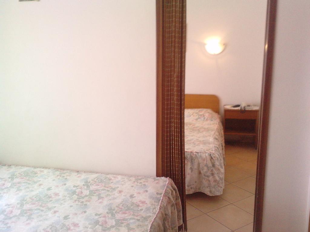 לינה וארוחת בוקר קווארטיירה Residencial Nosso Paraiso חדר תמונה