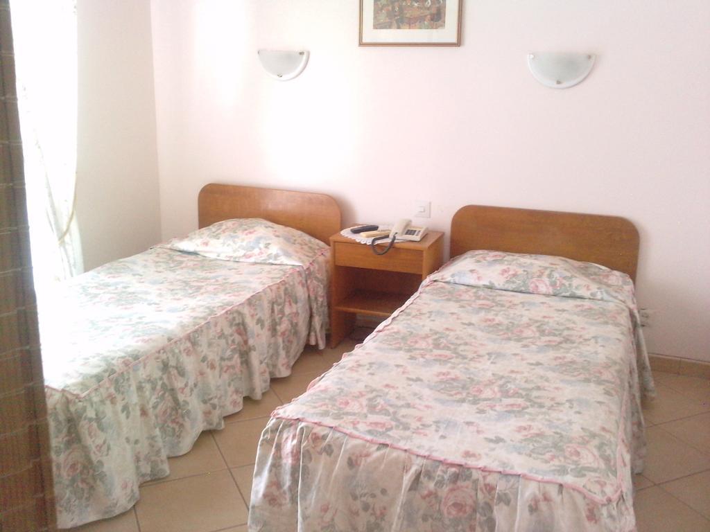 לינה וארוחת בוקר קווארטיירה Residencial Nosso Paraiso חדר תמונה