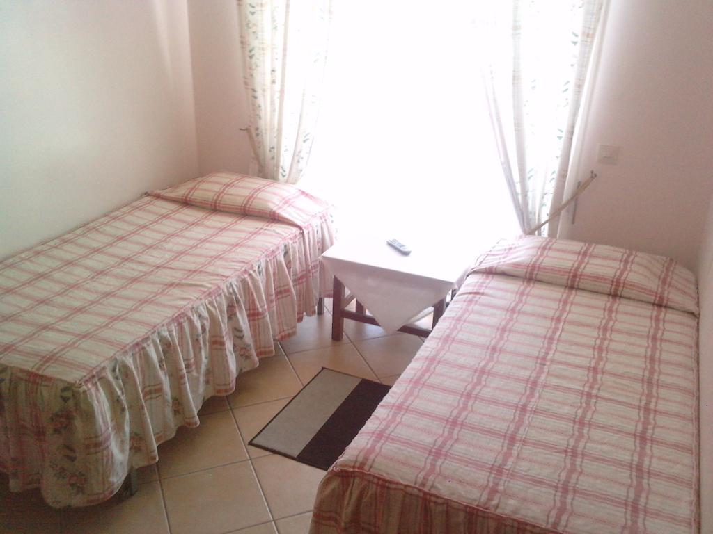 לינה וארוחת בוקר קווארטיירה Residencial Nosso Paraiso חדר תמונה